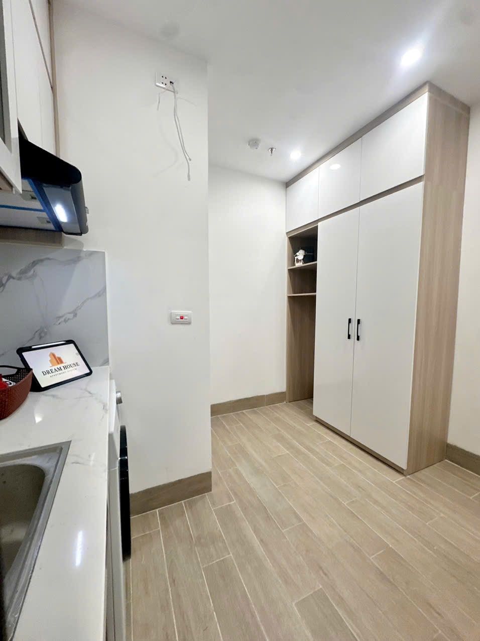 Cho thuê phòng Studio Pháo Đài Láng, Đống Đa 25m²