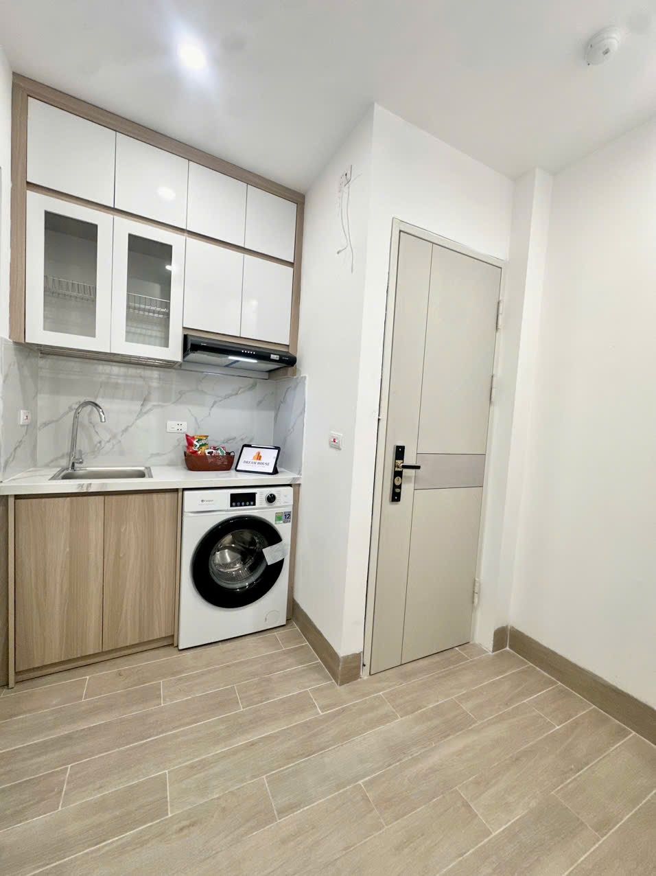 Cho thuê phòng Studio Pháo Đài Láng, Đống Đa 25m²
