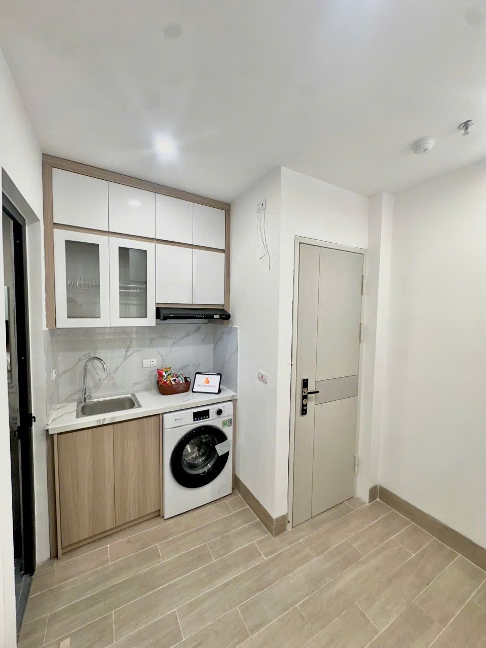 Cho thuê phòng Studio Pháo Đài Láng, Đống Đa 25m²