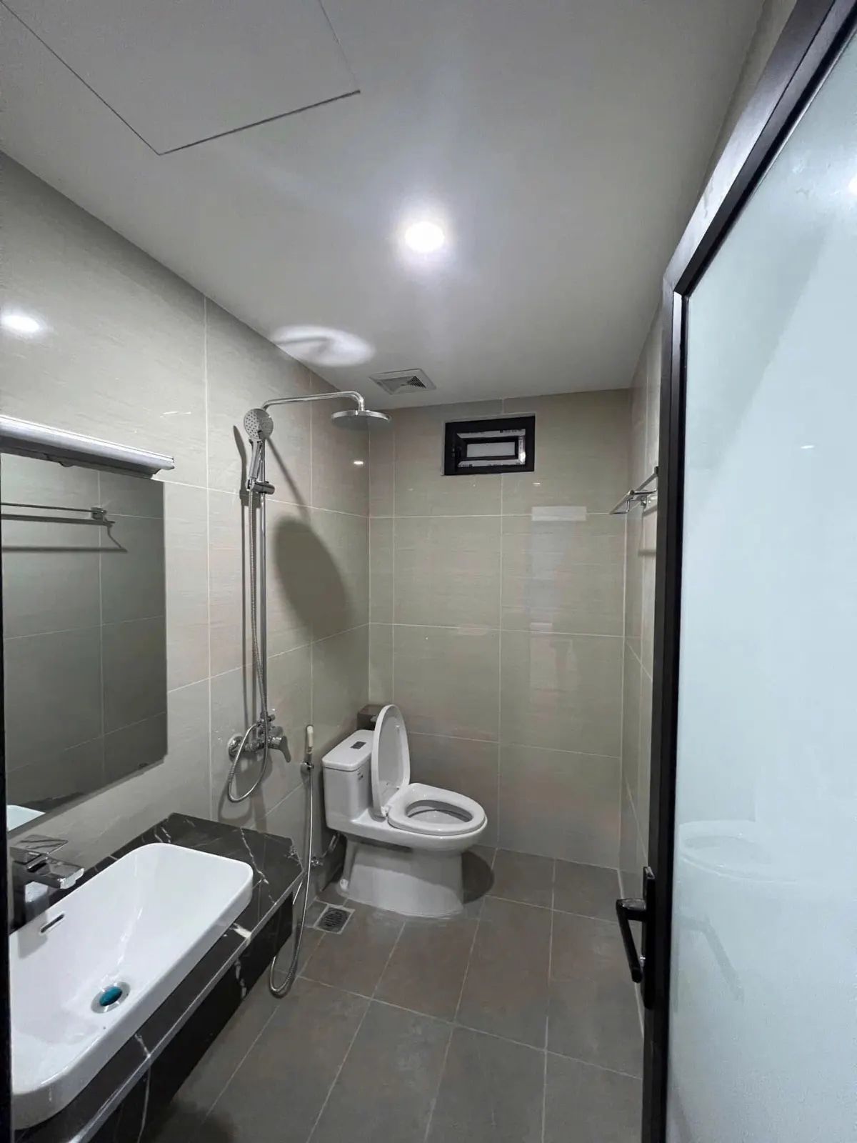 Studio khép kín tại ngõ 59 Trịnh Công Sơn ( Ngõ 612 Lạc Long Quân đi vào)